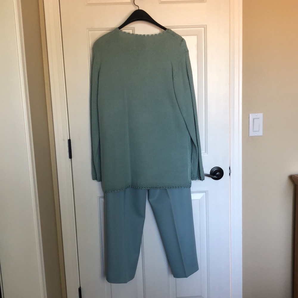 Vintage Women’s Koret Sage Green Pant Suit Gem